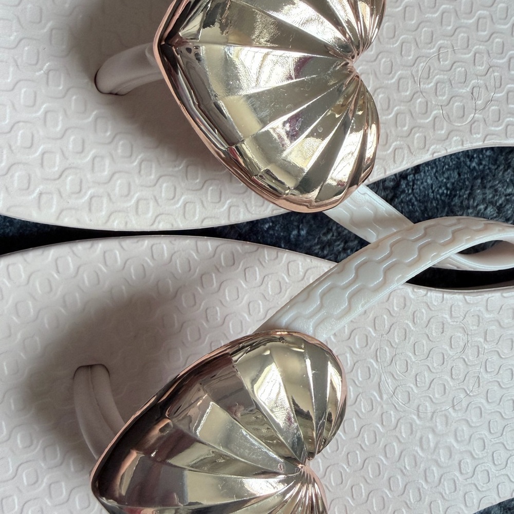 Ipanema Gold Heart Sandals - Picture 3 of 6